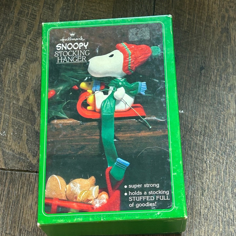 Vintage Hallmark Snoopy Woodstock Sledding Stocking Hanger Peanuts Christmas 84